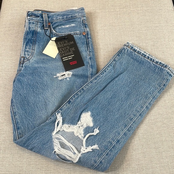 NWT Levi’s Wedgie Straight High-Rise Jean Light Denim from Aritzia - Picture 4 of 12